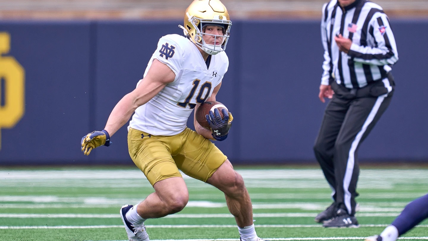 Former Chap Jaden Greathouse carries the ball in Notre Dames spring game. Photo courtesy: Icon Sportswire via Getty Images