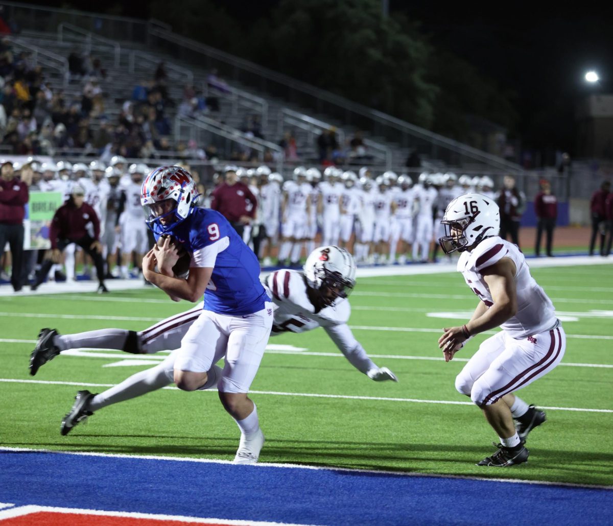 Quarterback sophomore Rees Wise carries the ball into the end zone in the second quarter of Westlakes 35-3 win over Round Rock Friday. 