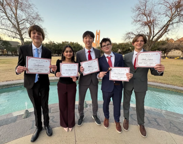Model UN students freshman Zach Dlutowski, sophomore Hamreet Kaur, sophomore Cameron Zhang, junior Andrew Quale and freshman Alex Dlutowski won various awards at SICMUN Feb. 6-8. 