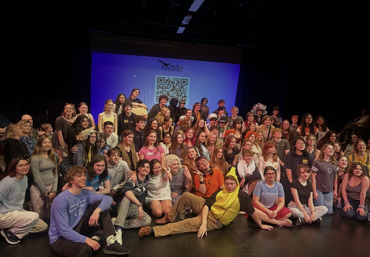 Photo of the whole PlayFest cast including all actors, directors, and actors. 
